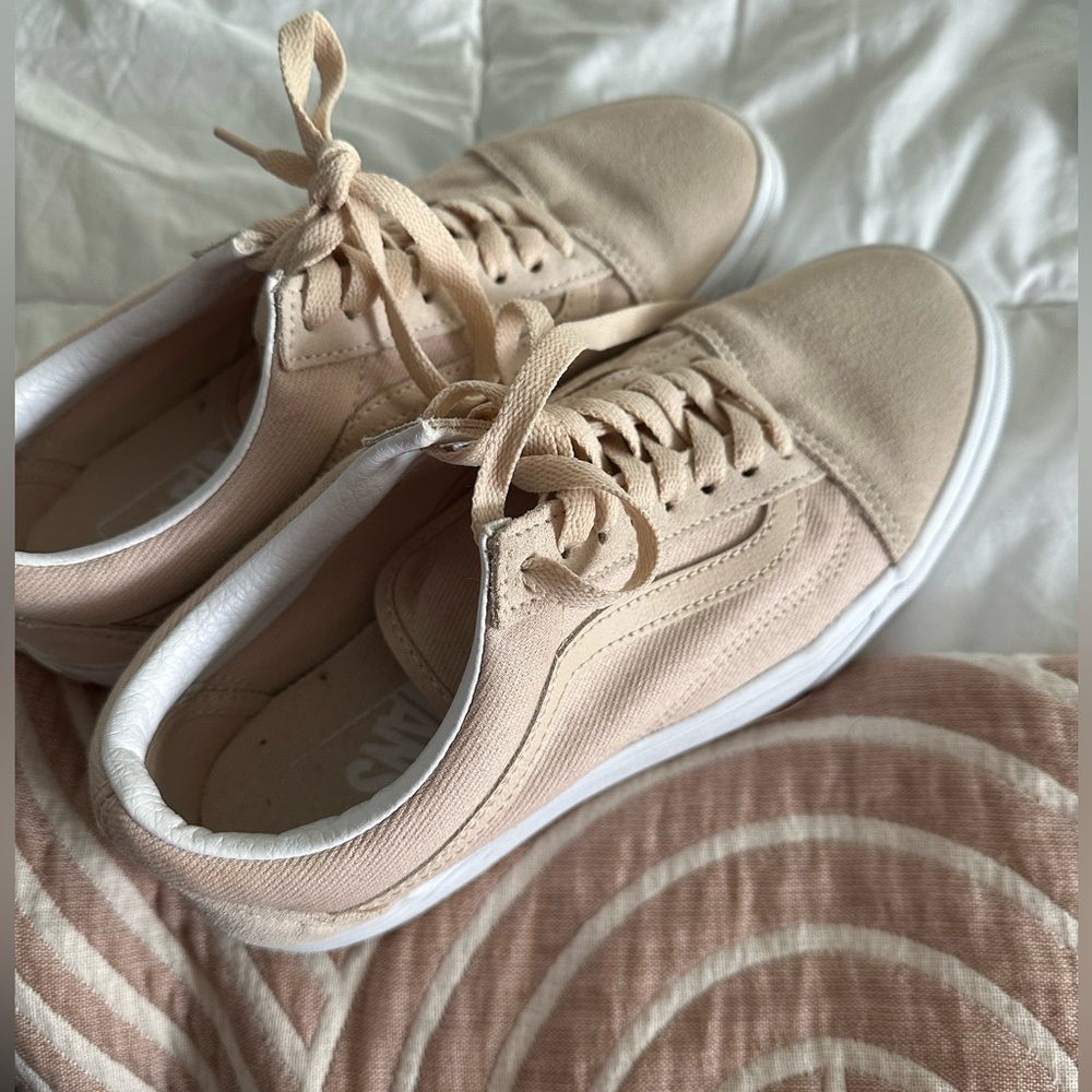 Women’s Platform Vans (size: 8) color: beige